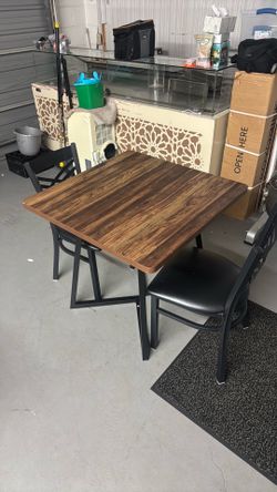 Table with 4 chairs