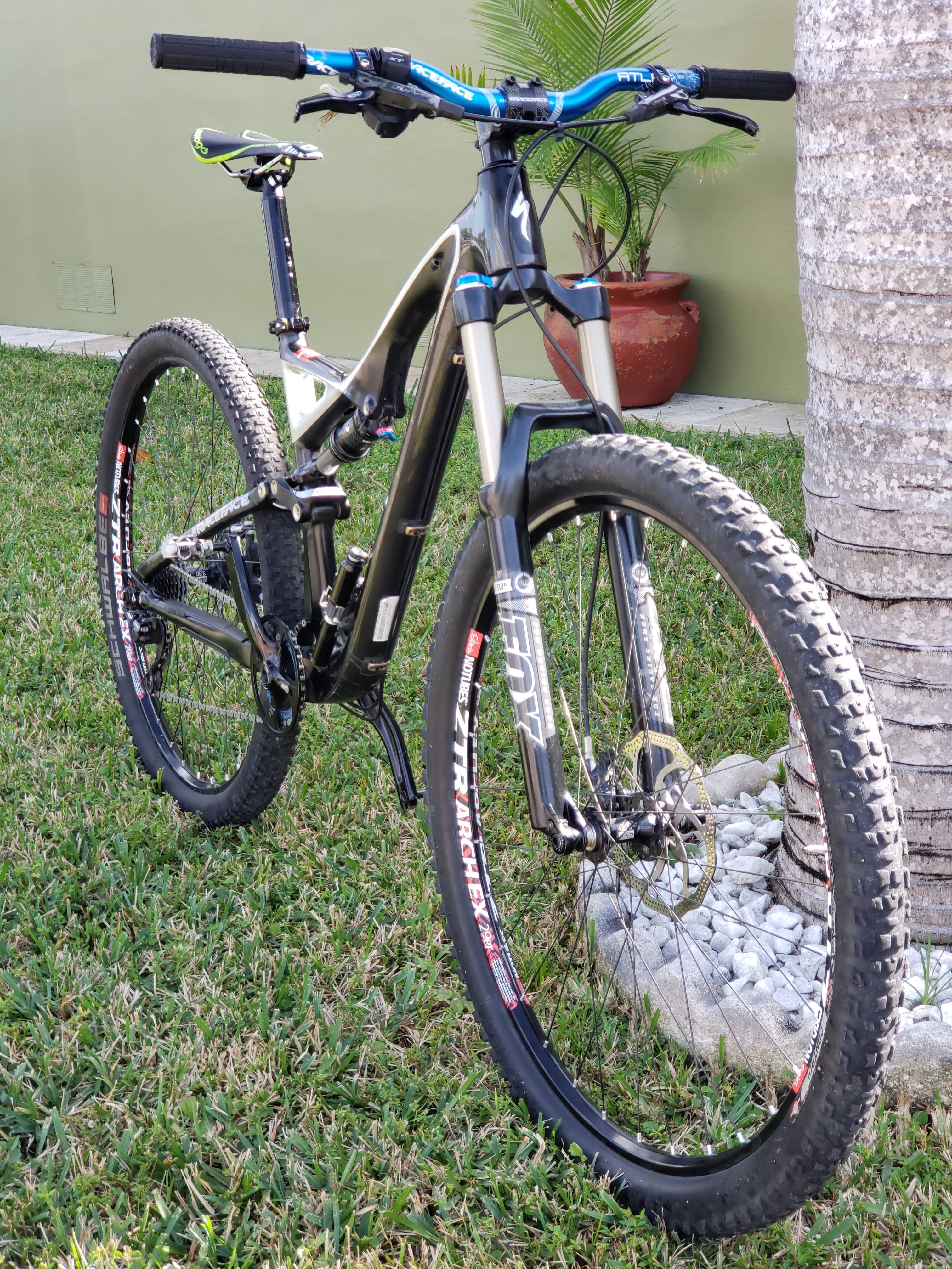 Bicycle MTB bike Specialized Stump Jumper FSR Carbon 29er medium