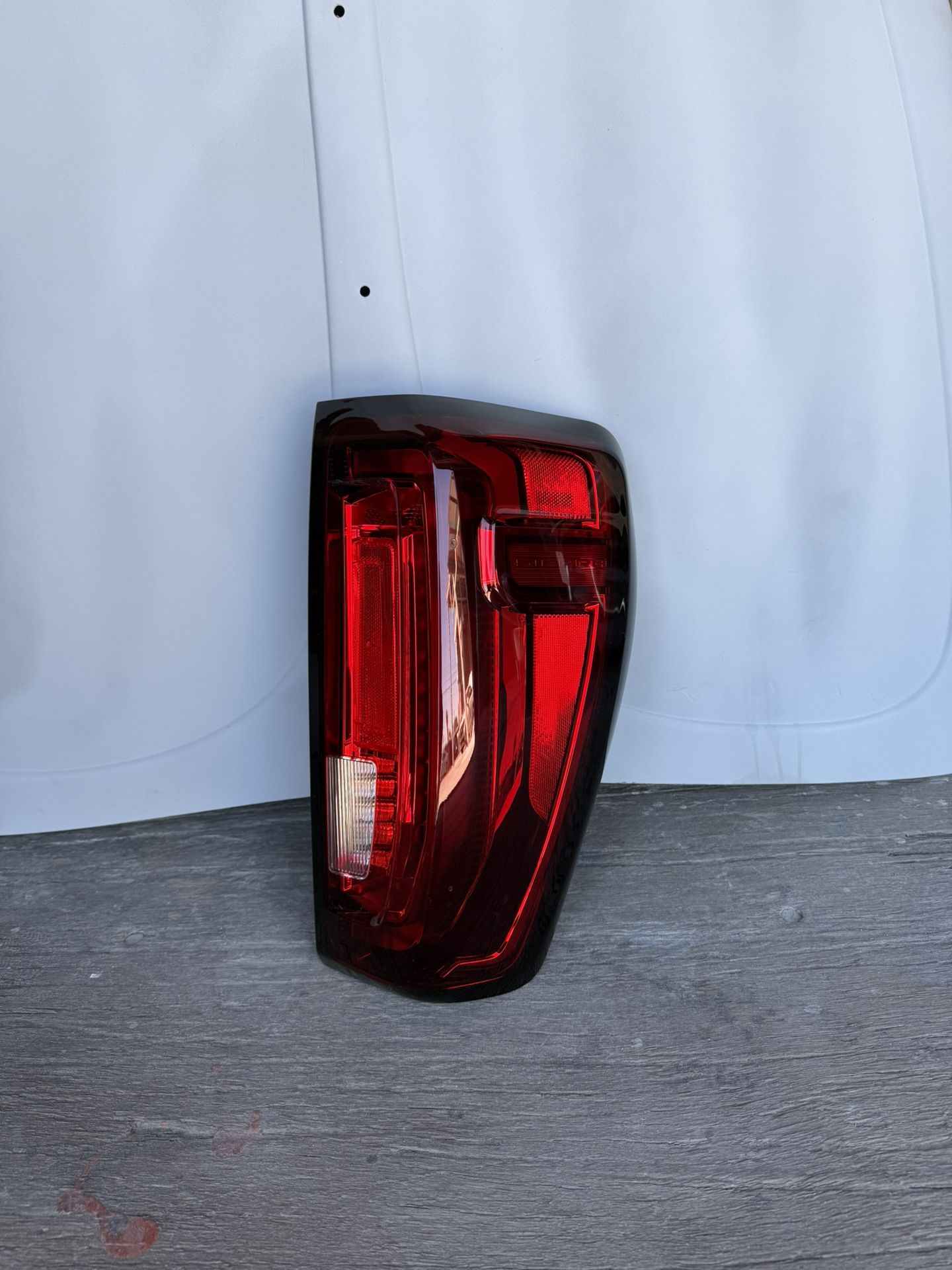 GMC Sierra 2019-2023 Taillight Passenger Side