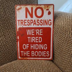 NO TRESPASSING METAL SIGN.  12" X 8".  NEW.  PICKUP ONLY.