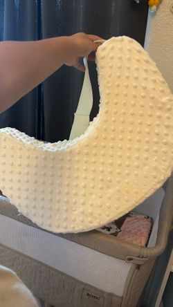 Muchkin Breastfeeding Pillow
