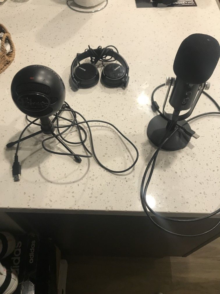 Microphones & Headphones