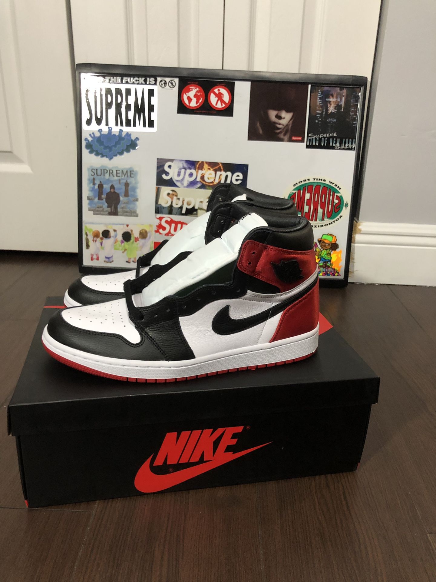 Jordan 1 Satin Black Toe Size 11W/9.5M