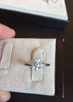 Round diamond 1.30 ct 14 K W ring