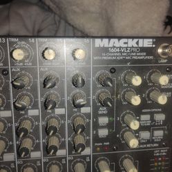 Mackie pro music mixer