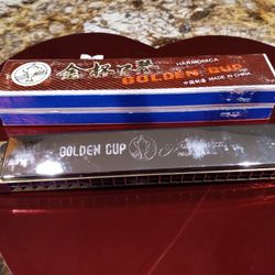 VINTAGE GOLDEN CUP HARMONICA 