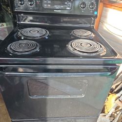 Black Stove And Refrigerator 