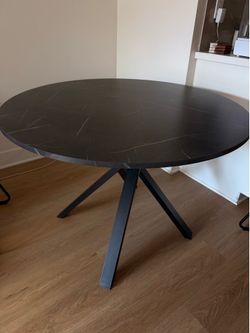 Modern Round Dining Table