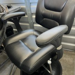 Beauty Salon Chair $60 OBO 