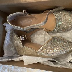 Kenneth Cole girls size 12 dress shoe gold