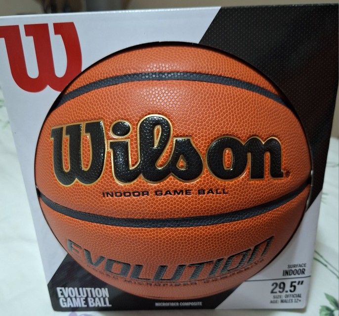 BASKETBALL WILSON EVOLUTION NEW IN BOX