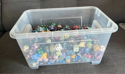 Dungeon & Dragons DND RGG 100's Of Dice