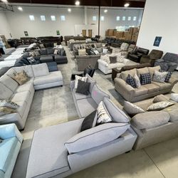 LIVING ROOM FURNITURE CLEARANCE 