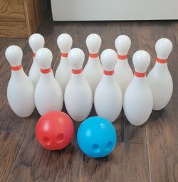 Kids Plastic Bowling Set 10 Pins 2 Balls