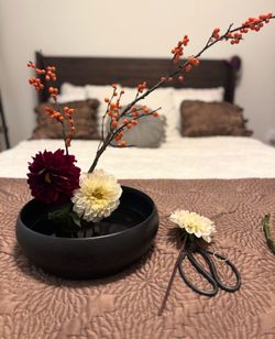 Queen size bed - Living space