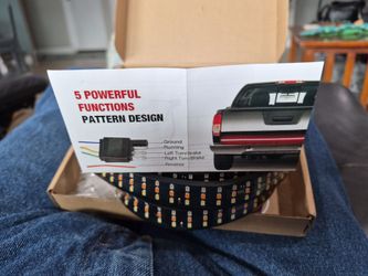 Tailgate lightbar