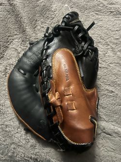 Left-Handed Throw Mizuno Samurai Baseball Catcher’s Mitt