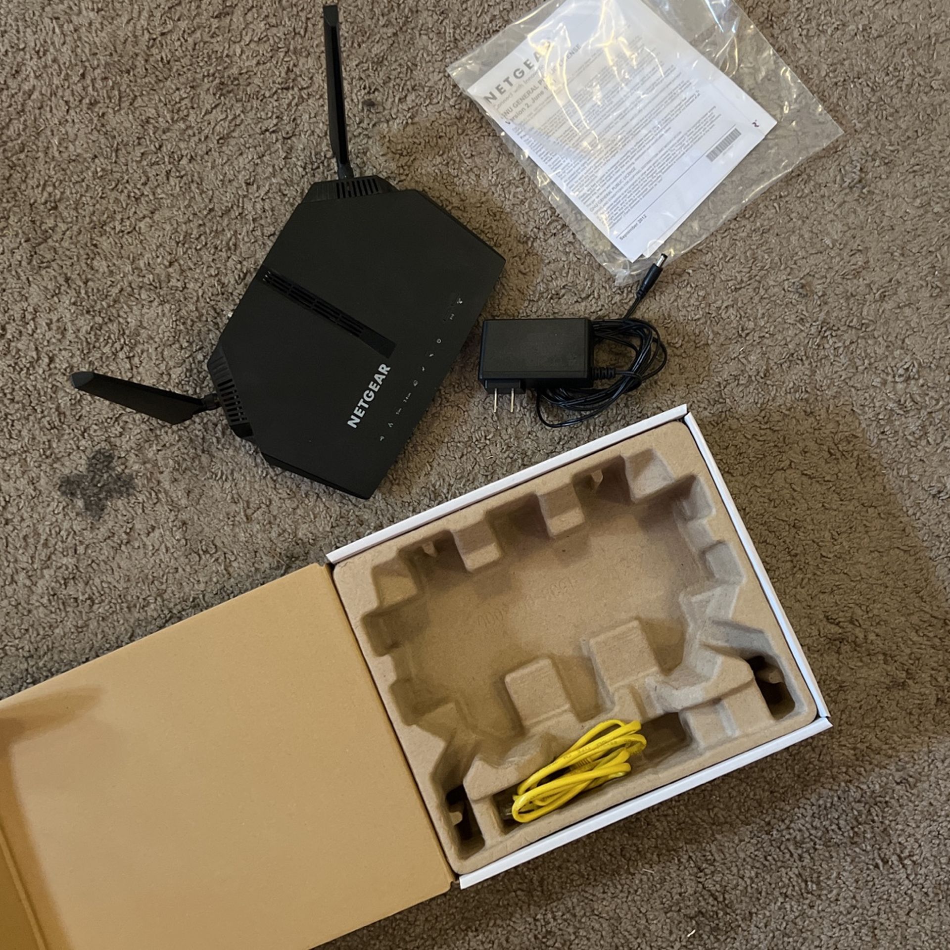 Netgear Cable Modem router Combo Ac1200