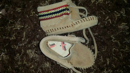 Baby Moccasin ' s Boots size 3