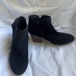 Black Boots/booties— 10W