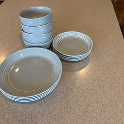 Threshold Westfield Stoneware 12-Piece Dinnerware Set – Like New