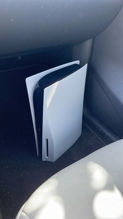 PS5 CONTROLLER INCLUDED