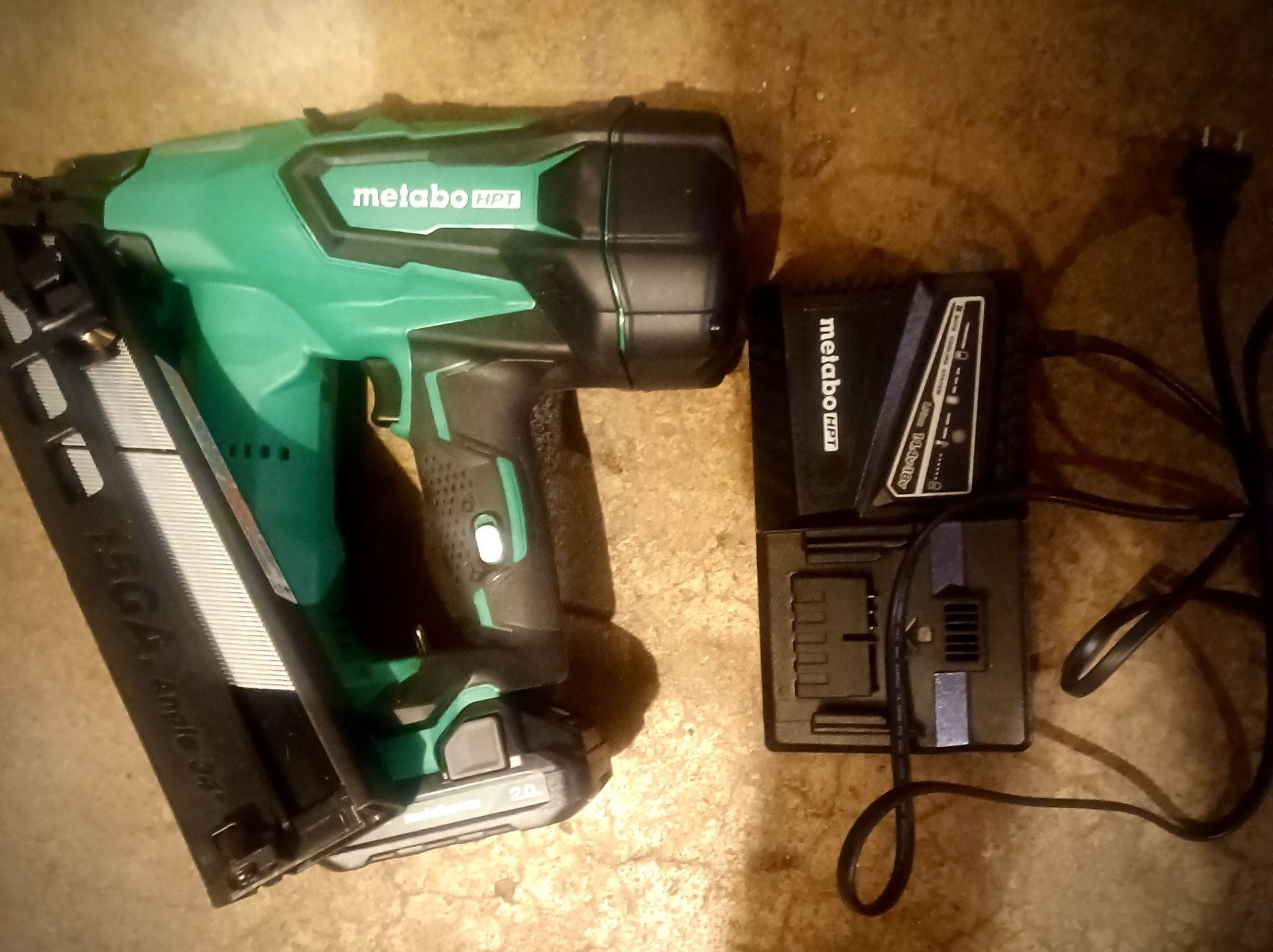 Metabo cordless multi volt angled 15 gauge staple gun with charger