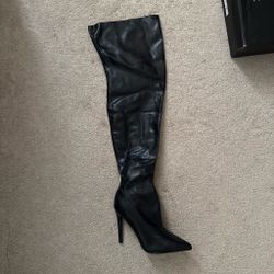 Black Over-the-Knee Stiletto Heeled Boot - Size 8.5