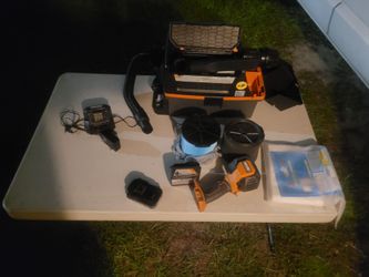Ridgid 18v cordless wet dry shop vac batteries charger and Ridgid 18v spotlight