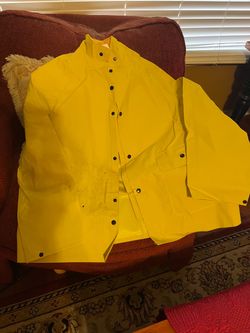 New, Heavy Duty 2 Pc Raincoat Set