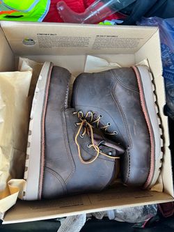 BRAND NEW RED WING BOOTS size 9