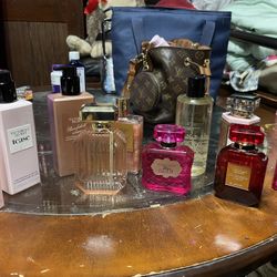 Victoria Secret Smells Good 