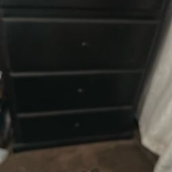 4draeer Tall Dresser 