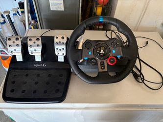 Logitech G29 Racing Wheel and Pedals PS5/PS4/PC
