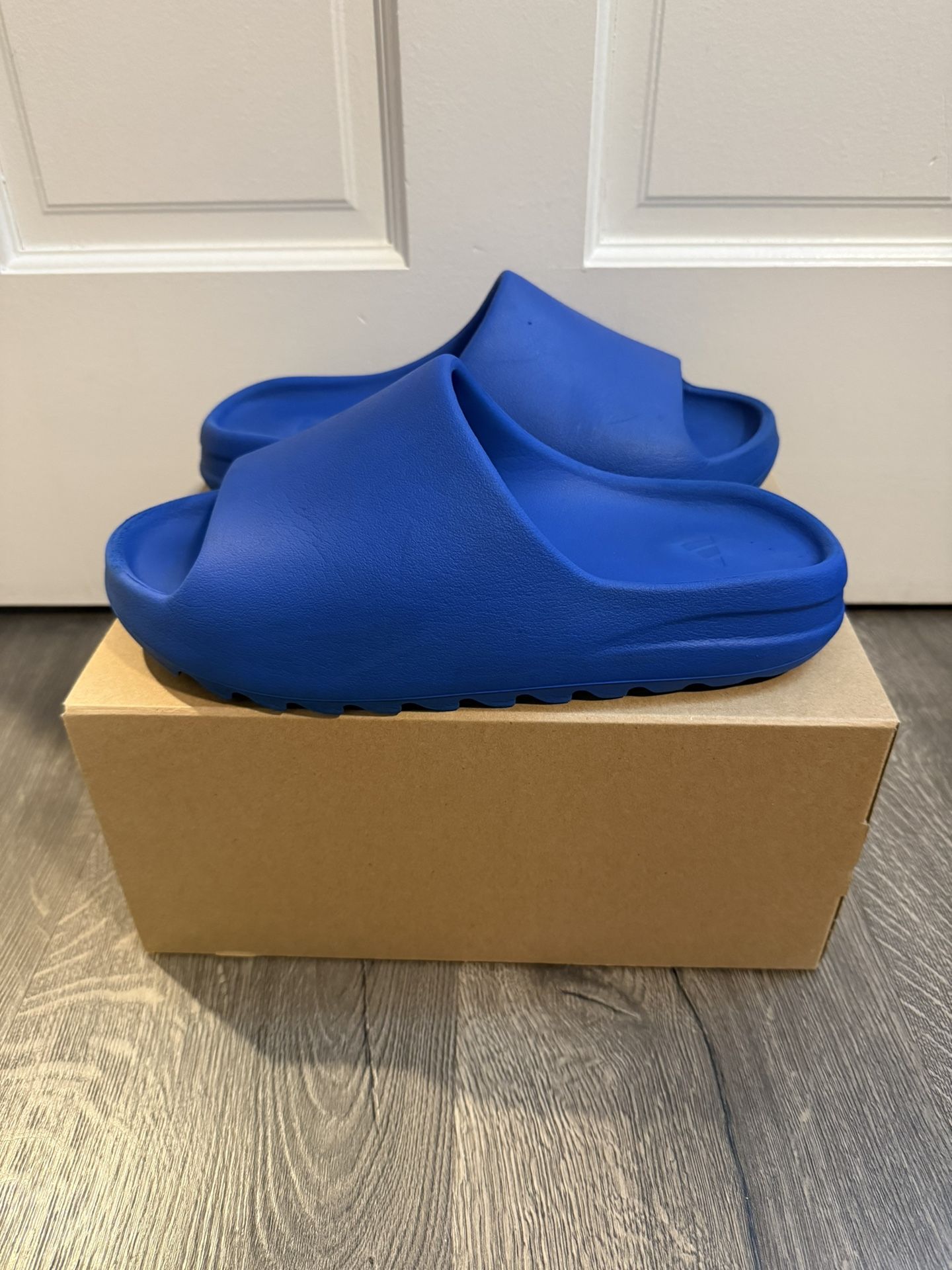 Yeezy Slides - Size 10