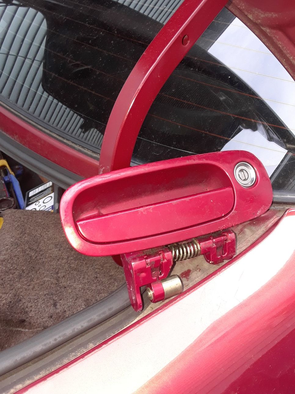 Door. Handle passenger side