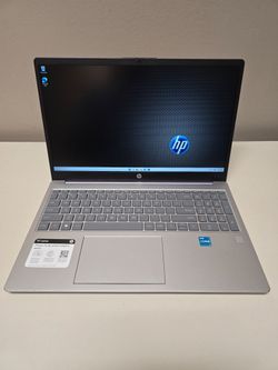 EXCELLENT HP Laptop 15-FD. 12TH GEN i3/16GB/256GB SSD. NEW BATTERY/ MICROSOFT OFFICE/Windows 11