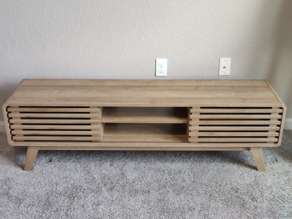 Lorccan TV Stand