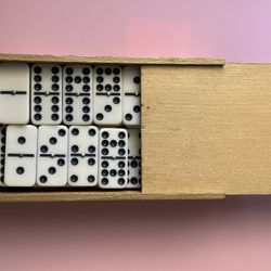 Dominos Game