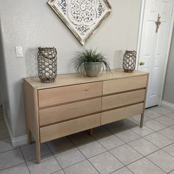 Dresser Mid Century, Solid Wood, Good Quality Dresser
