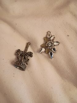 Silver carousel and a charm star in glitters both selling $6 bucks pick up only 865 Ellsworth avenue right off of East Livingston avenue Columbus Ohio