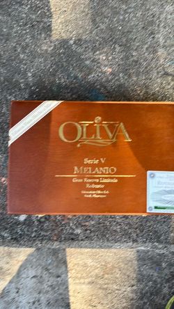 Oliva Serie V Melanio Robusto Cigar Box
