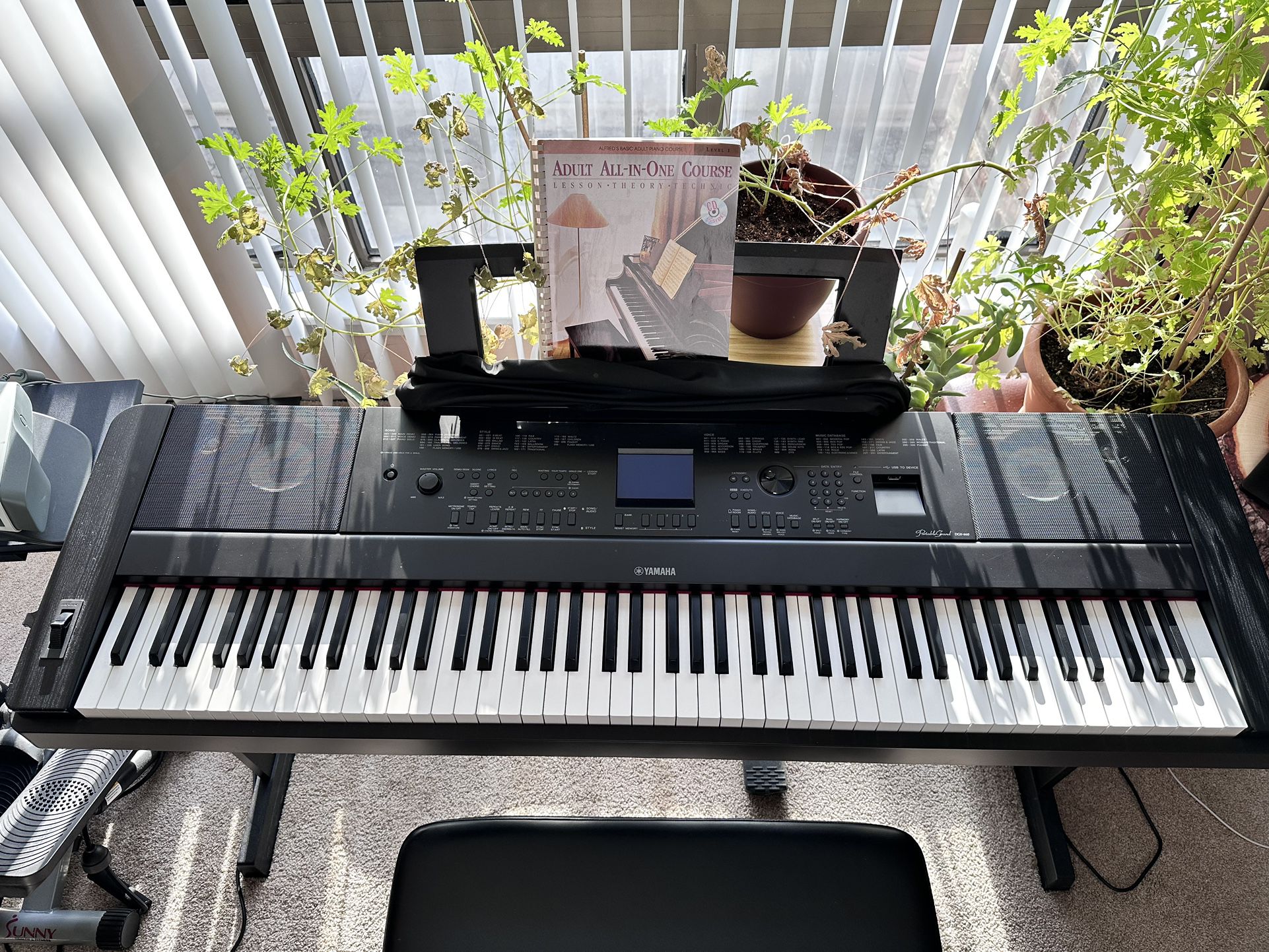 Yamaha DGX660B Digital piano with Stand And Bench