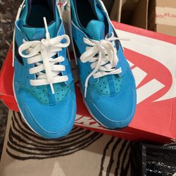 Women Nike Tennis Shoe