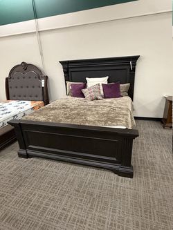 Black Traditional Panel Bed - Black | Headboard