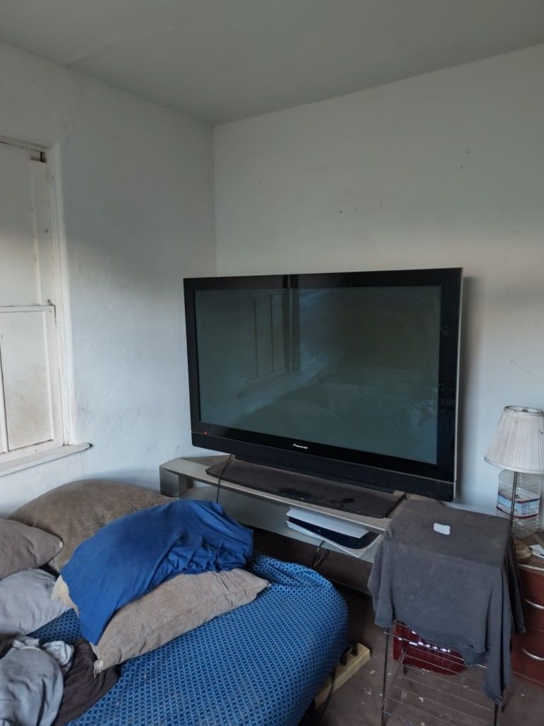 SELLING MY PIONEER TV