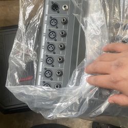 Una Mezcladora Para Dj