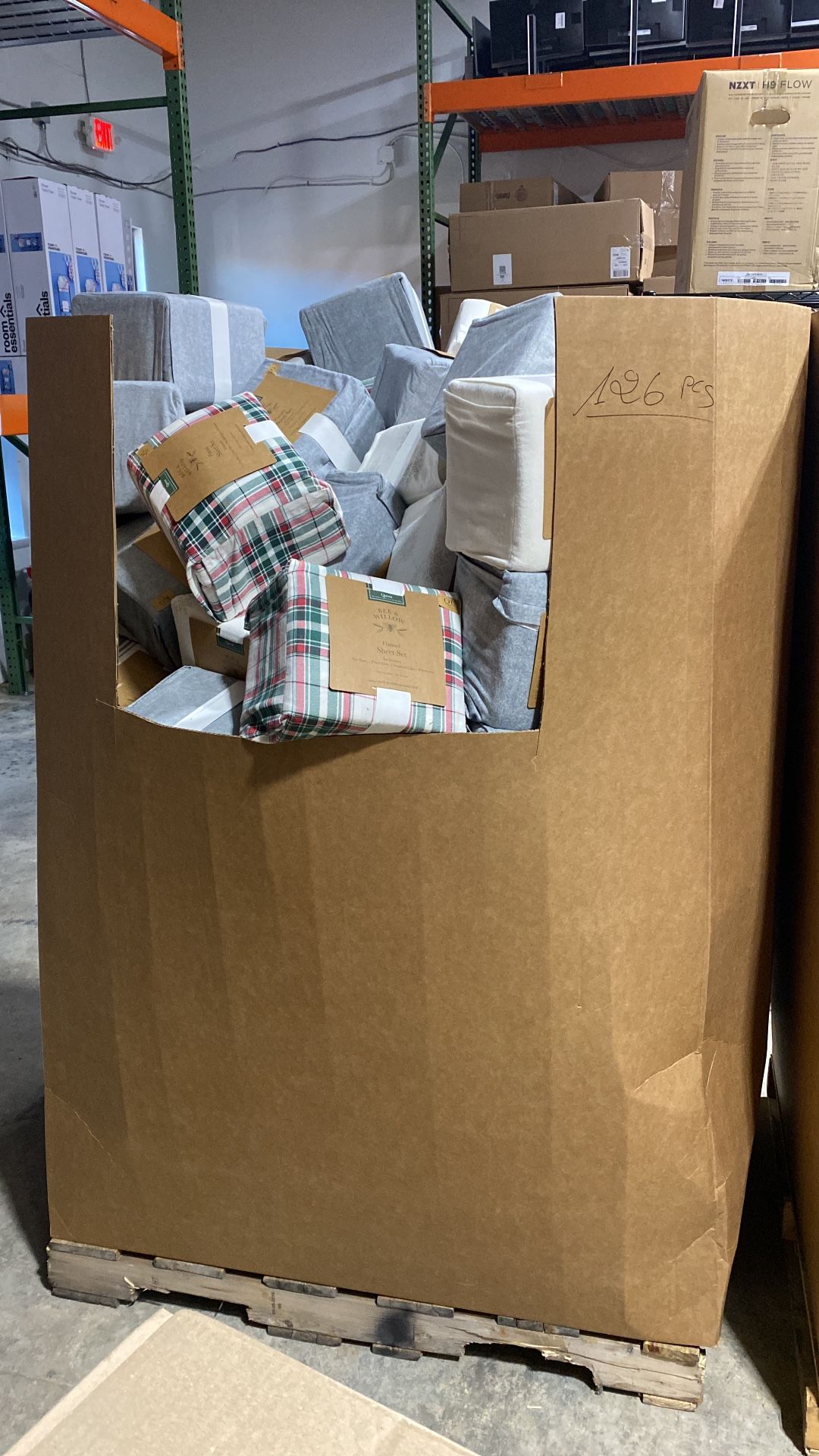 Lot of 206 BEE & WILLOW Flannel sheet set. Queen and king sizes  $6592