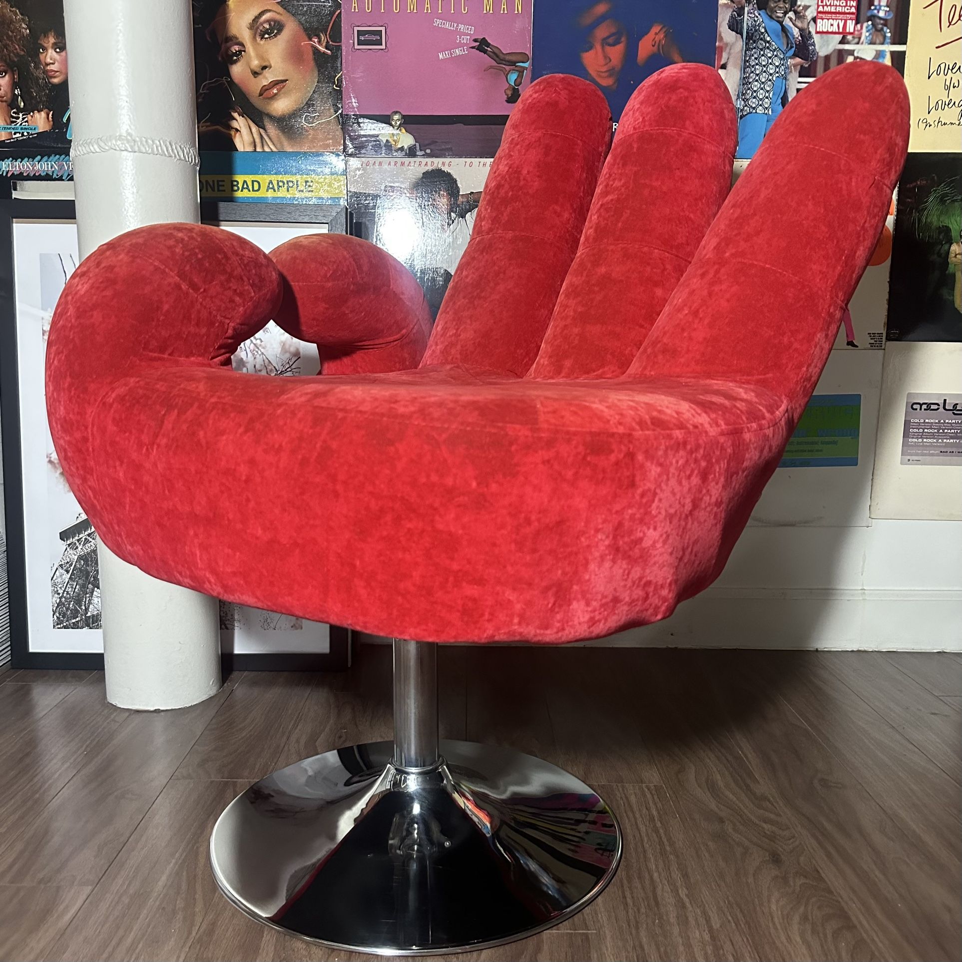 Finger Hand Shape Swivel Chair