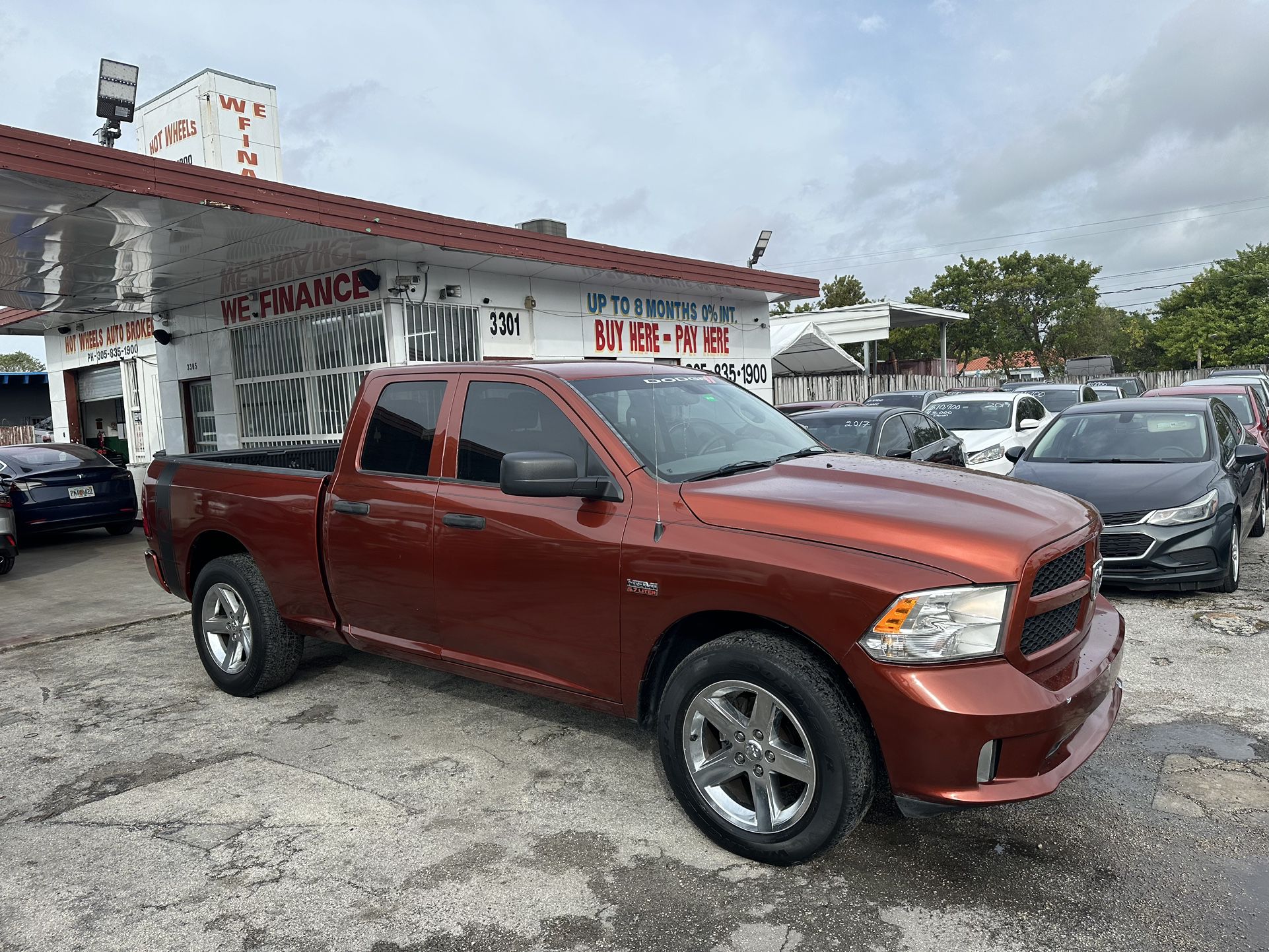 used 2013 DODGE RAM - front view 1
